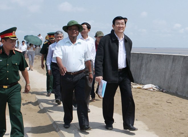 Chủ tịch nước Trương Tấn Sang khảo sát tuyến đê biển tại Trà Vinh, Sóc Trăng